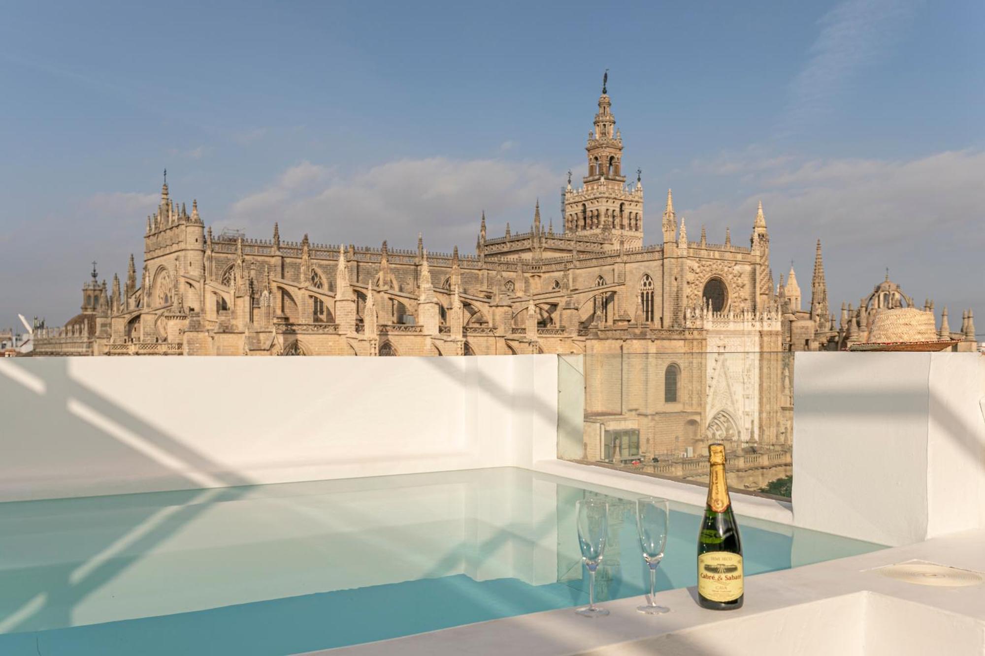 Isg Apartments Modern Atticpool At The Cathedralfree Parking Sevilla Eksteriør bilde