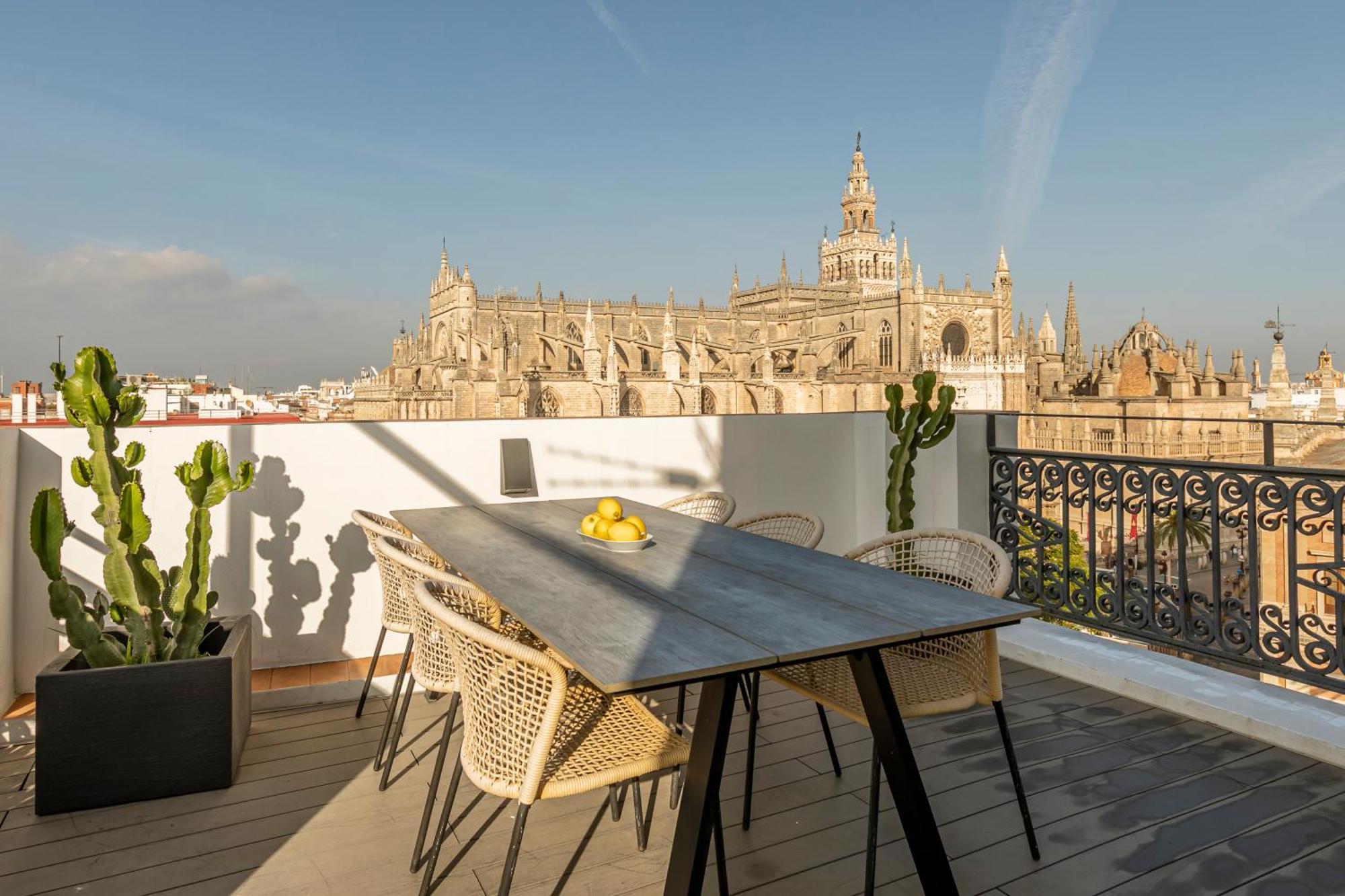 Isg Apartments Modern Atticpool At The Cathedralfree Parking Sevilla Eksteriør bilde